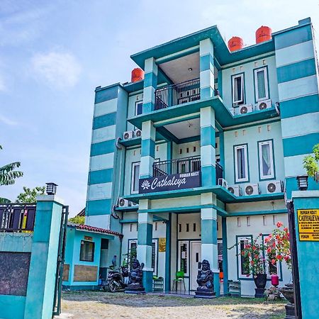 Oyo 91731 Home Stay Elis Cateliya Syariah Karawang Ngoại thất bức ảnh