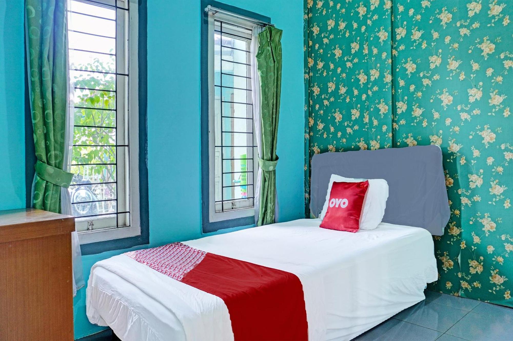 Oyo 91731 Home Stay Elis Cateliya Syariah Karawang Ngoại thất bức ảnh