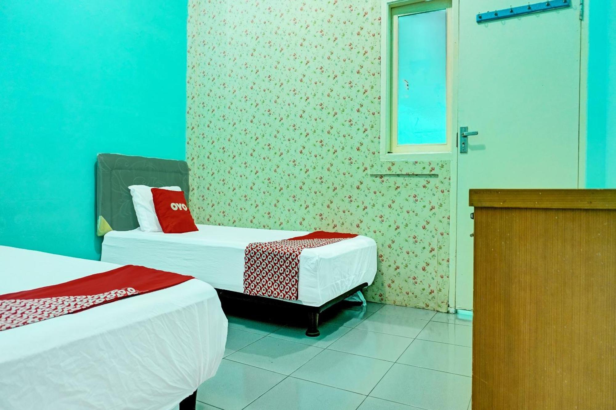 Oyo 91731 Home Stay Elis Cateliya Syariah Karawang Ngoại thất bức ảnh