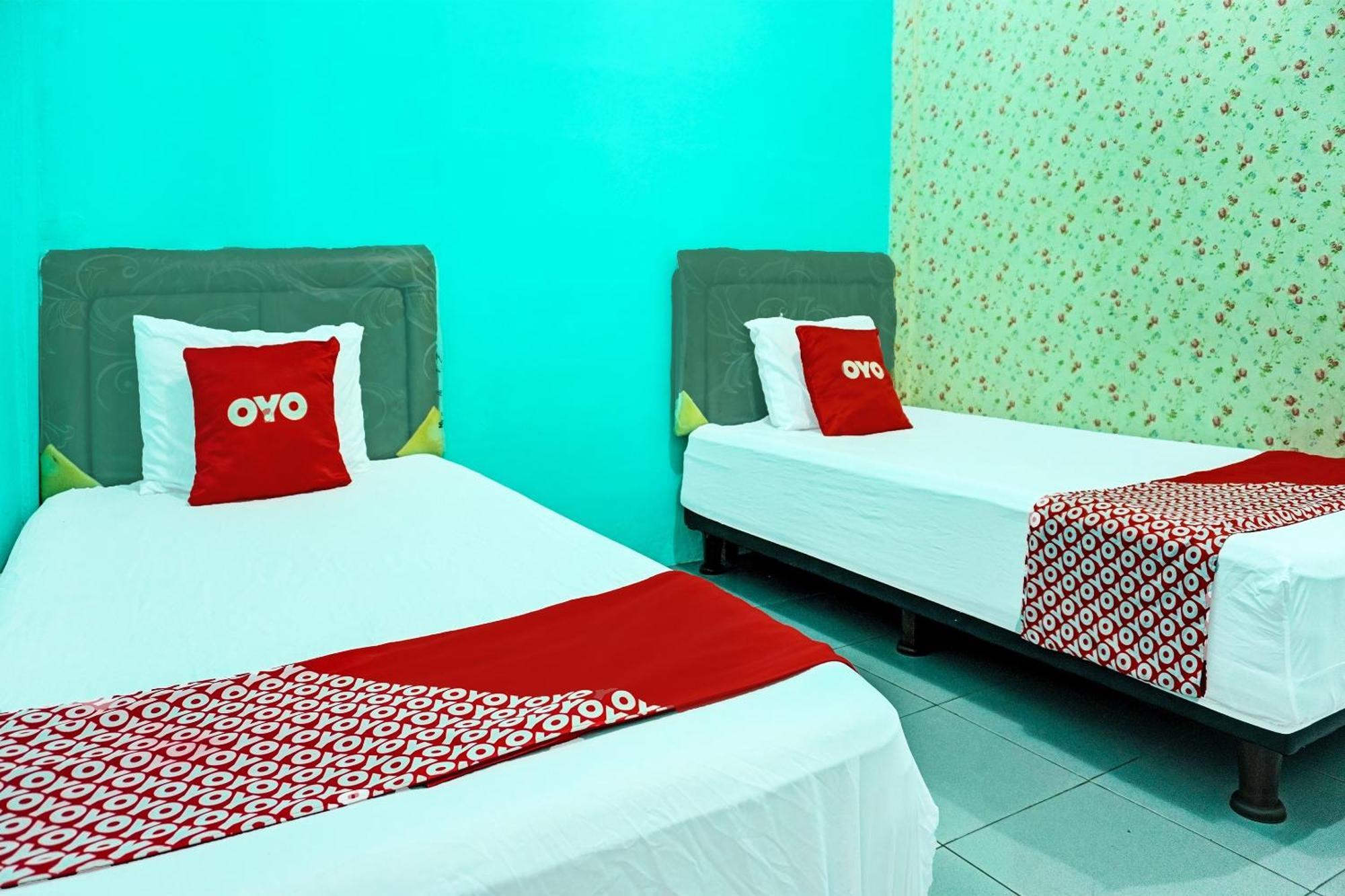 Oyo 91731 Home Stay Elis Cateliya Syariah Karawang Ngoại thất bức ảnh