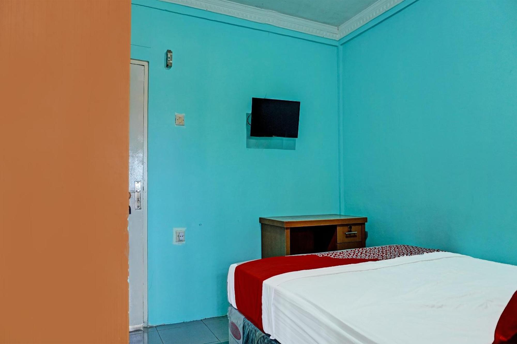 Oyo 91731 Home Stay Elis Cateliya Syariah Karawang Ngoại thất bức ảnh