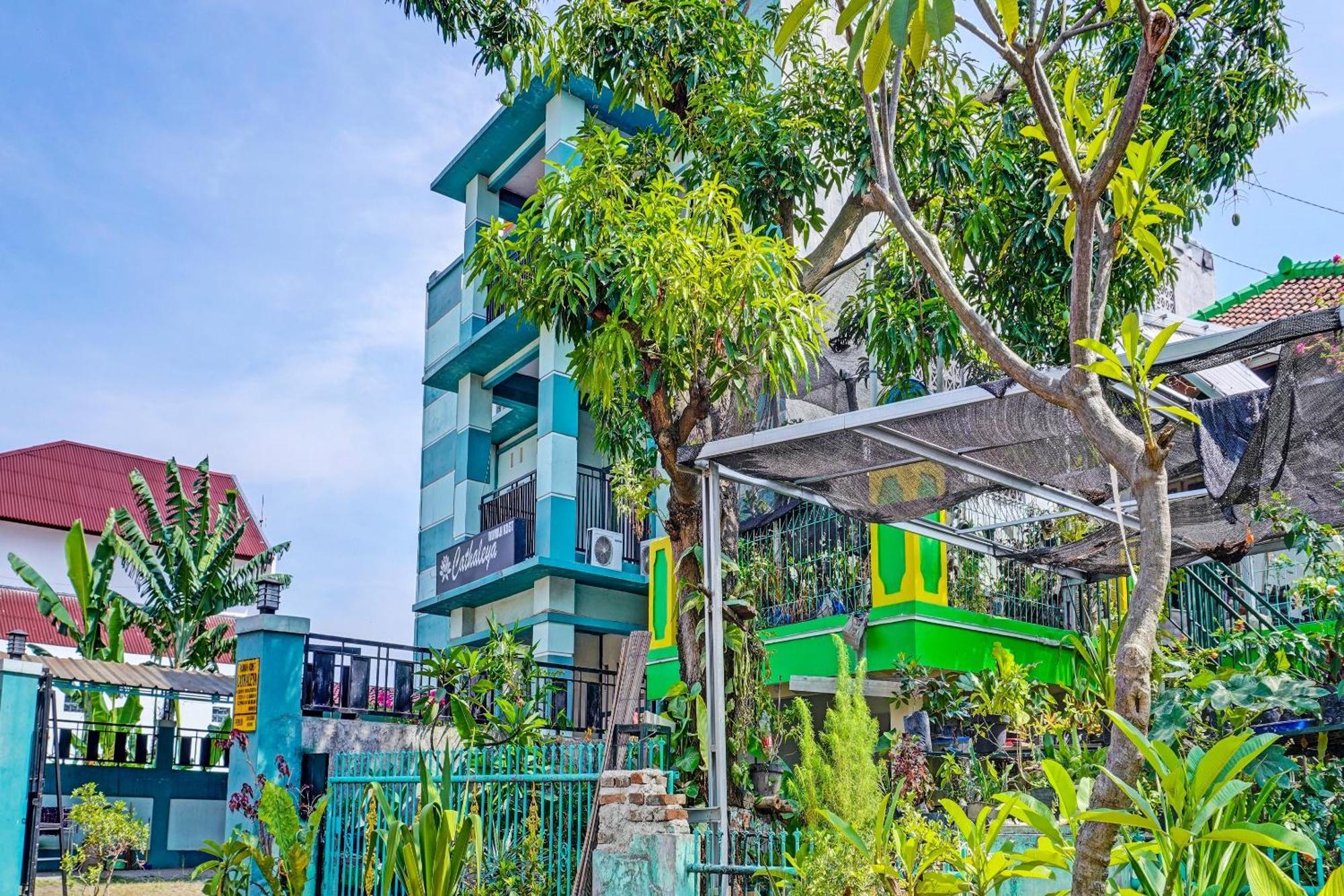 Oyo 91731 Home Stay Elis Cateliya Syariah Karawang Ngoại thất bức ảnh