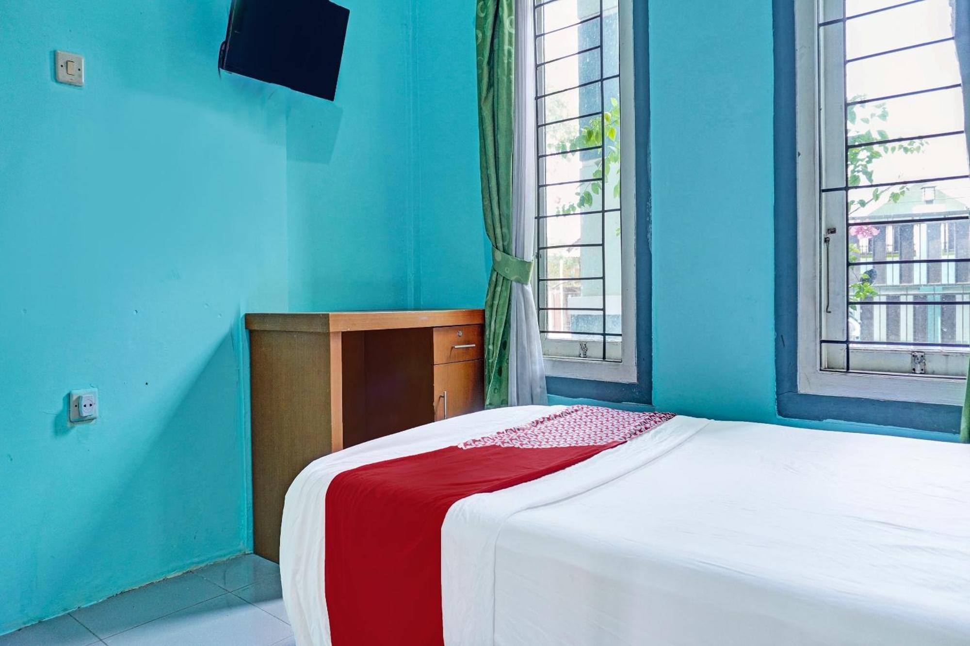 Oyo 91731 Home Stay Elis Cateliya Syariah Karawang Ngoại thất bức ảnh