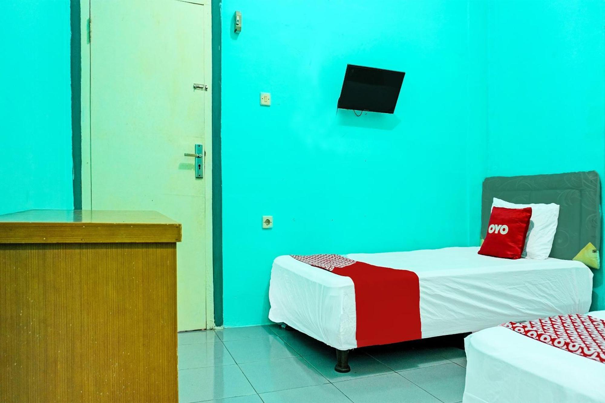 Oyo 91731 Home Stay Elis Cateliya Syariah Karawang Ngoại thất bức ảnh