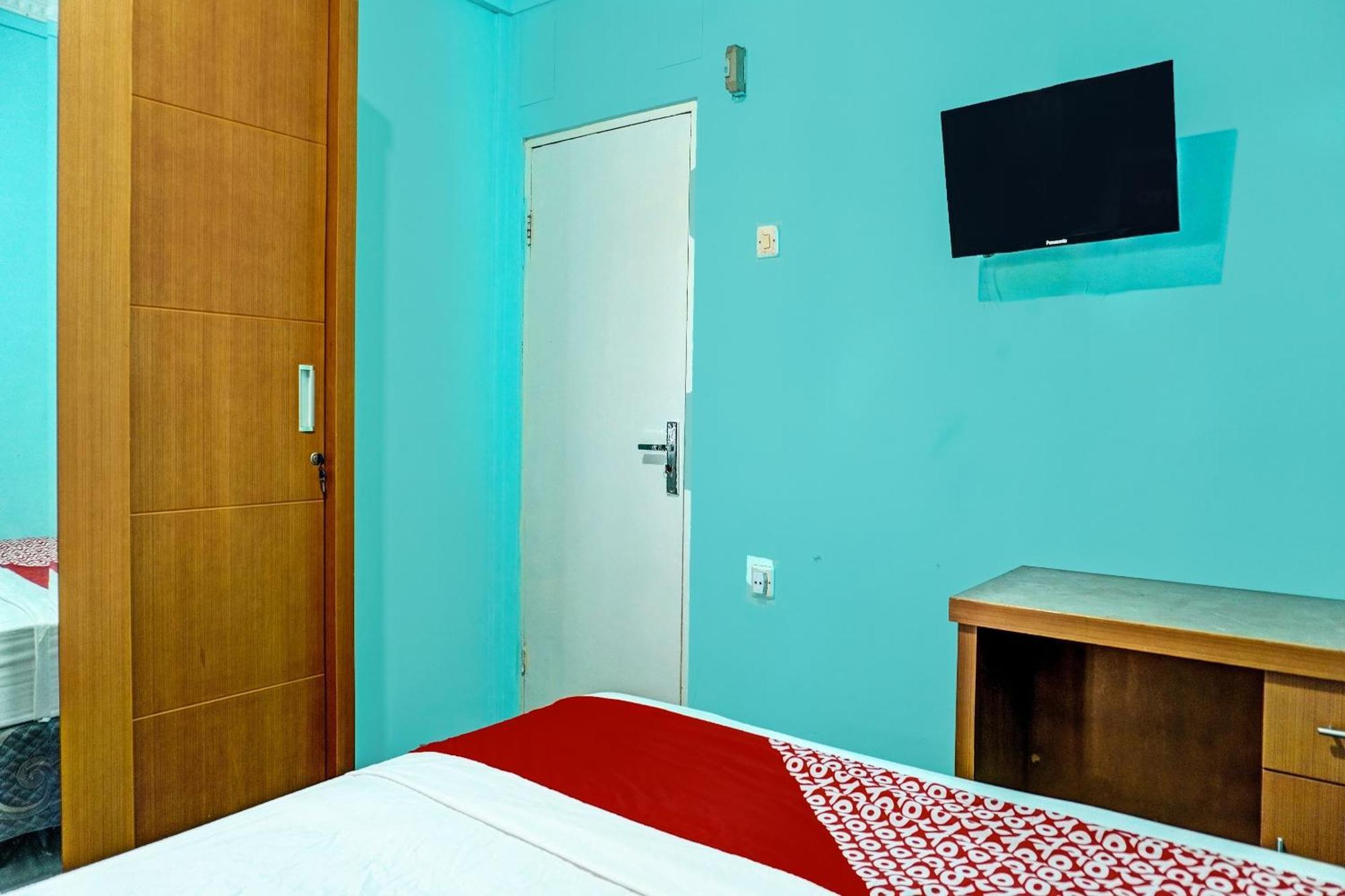 Oyo 91731 Home Stay Elis Cateliya Syariah Karawang Ngoại thất bức ảnh