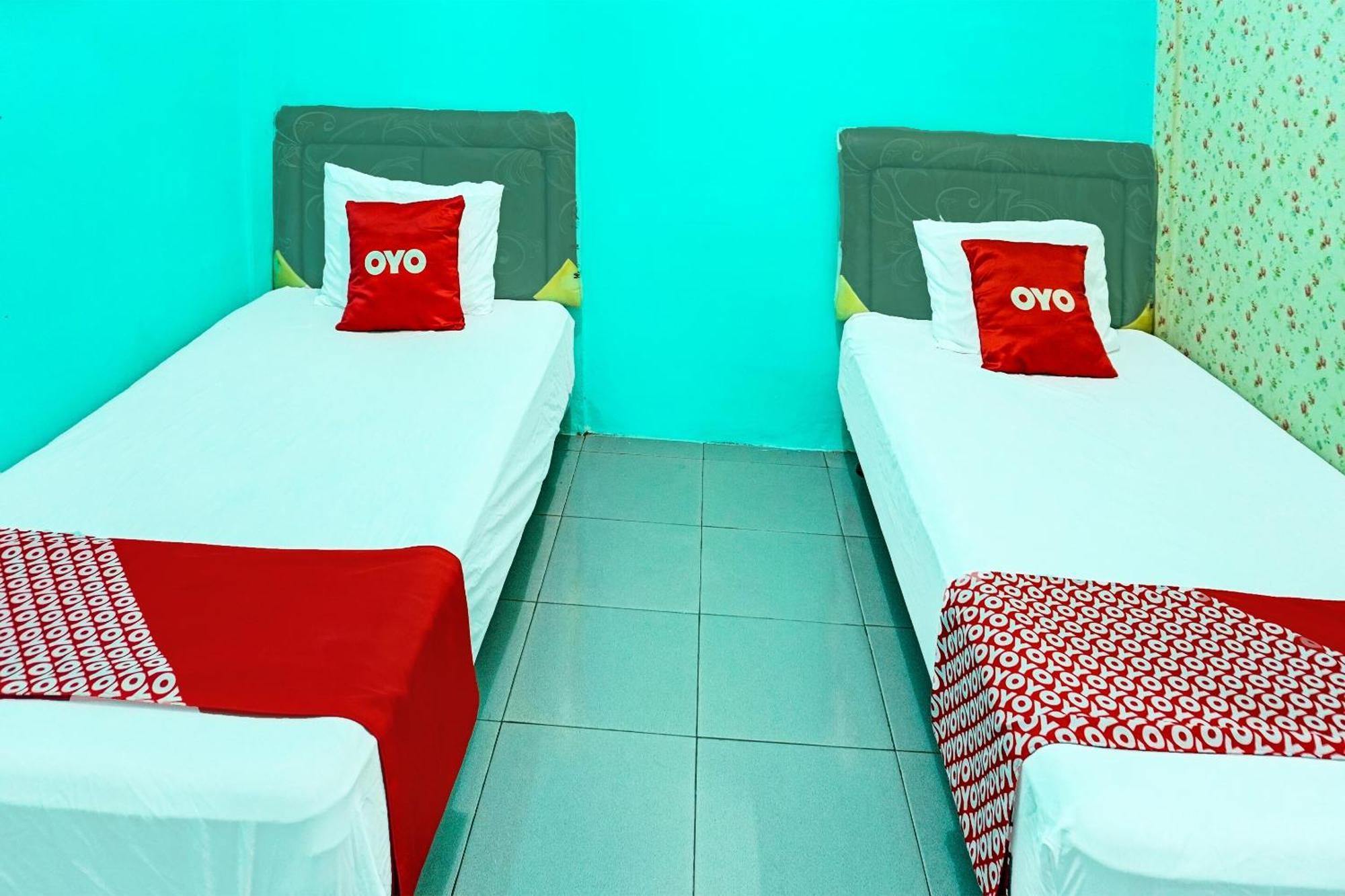 Oyo 91731 Home Stay Elis Cateliya Syariah Karawang Ngoại thất bức ảnh