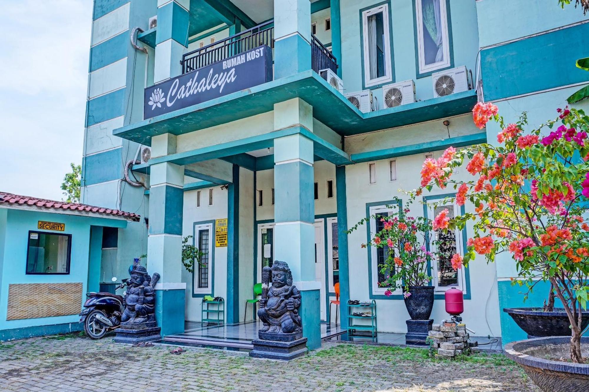 Oyo 91731 Home Stay Elis Cateliya Syariah Karawang Ngoại thất bức ảnh