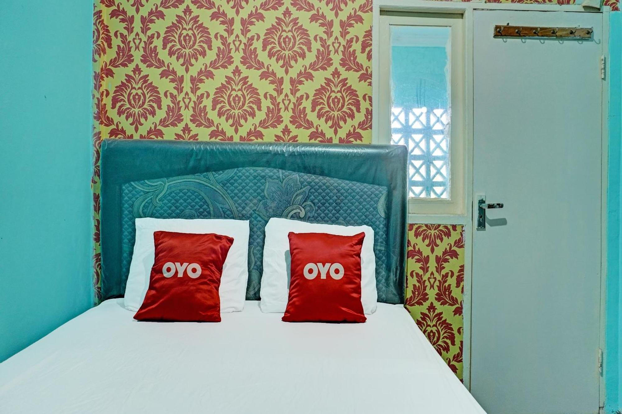 Oyo 91731 Home Stay Elis Cateliya Syariah Karawang Ngoại thất bức ảnh